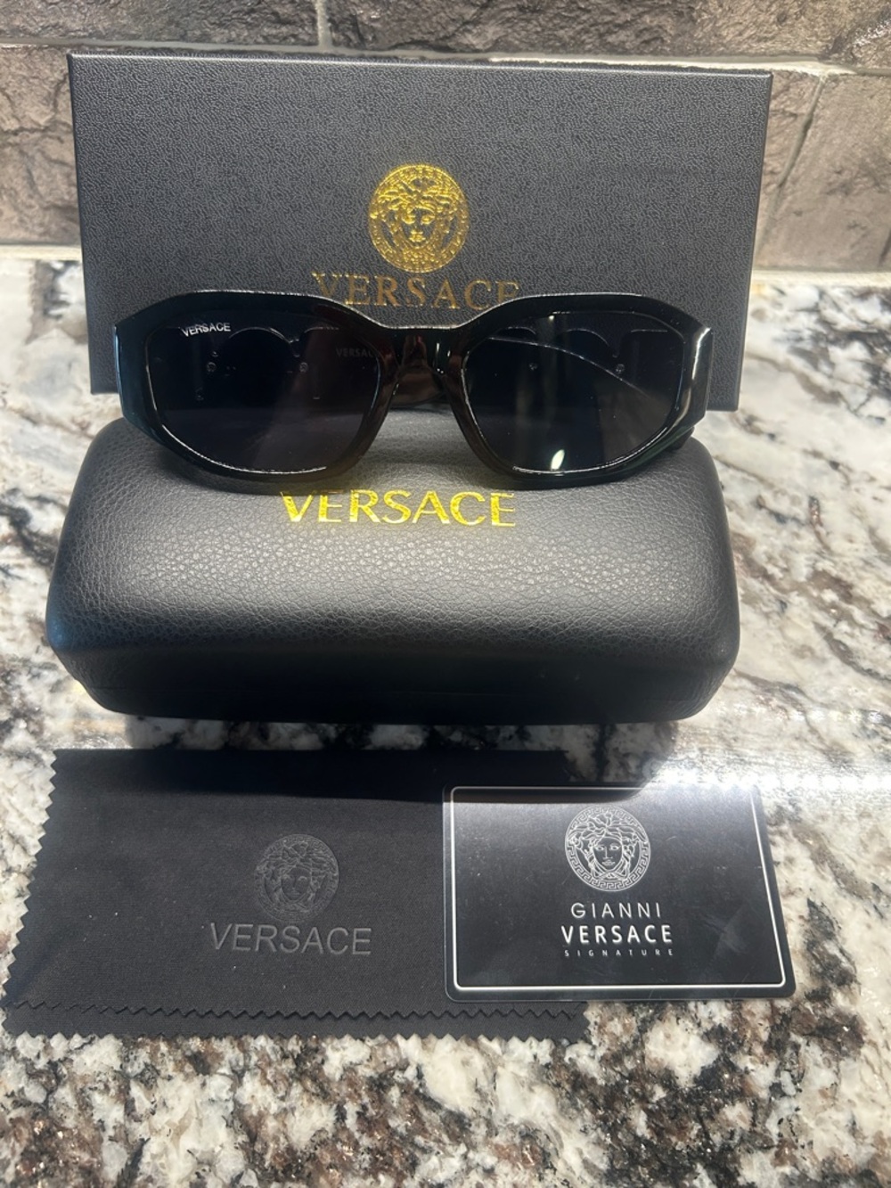 Versace Black Sunglasses with Dark Lenses all inclusion NWT